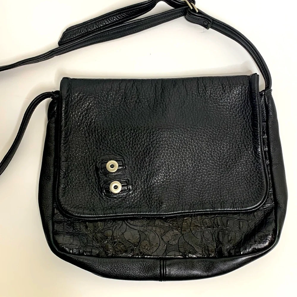 AnnRingness | Black Heavy Laptop Nag | Floral Engraved Multi Compartment Satchel